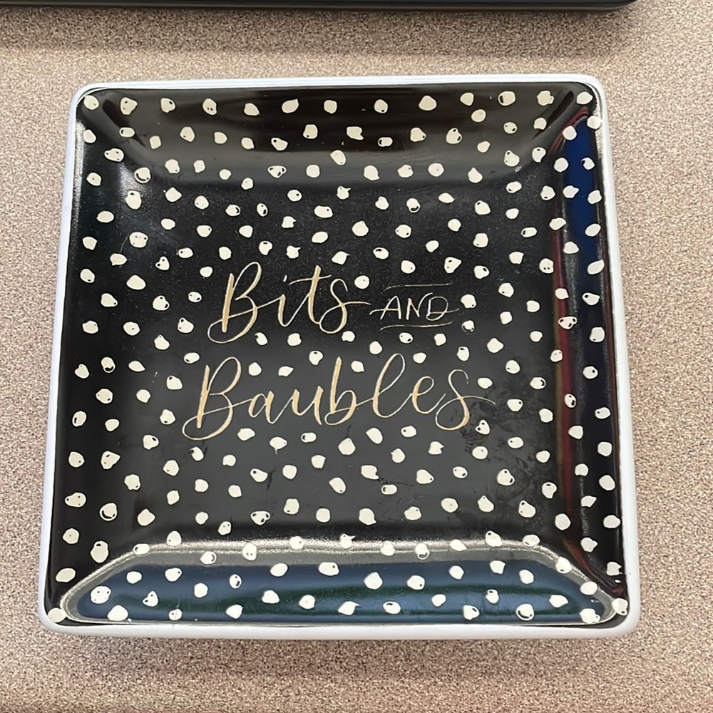 Black and white jewelry dish - Picture 1 of 1